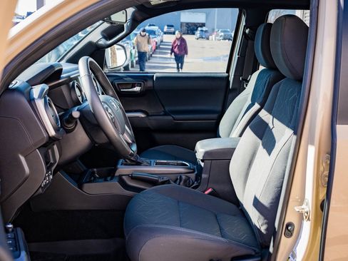 Used 2017 Toyota Tacoma TRD Sport image 23