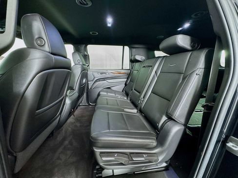 Used 2022 Cadillac Escalade ESV Luxury image 21