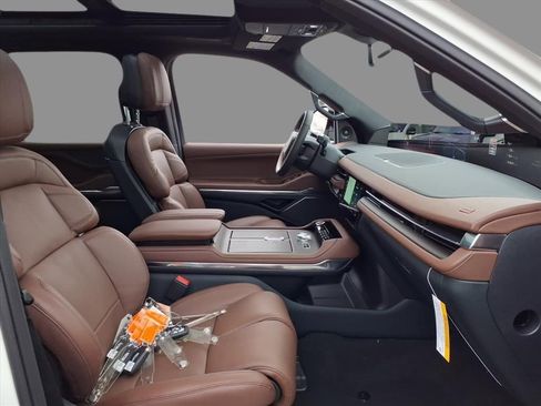 New 2025 Lincoln Navigator Reserve AWD/4WD image 13