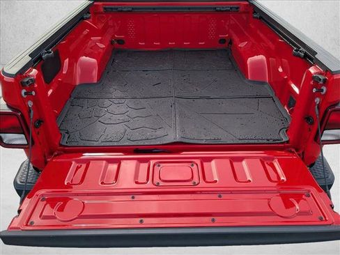 Used 2025 Jeep Gladiator Sport image 6