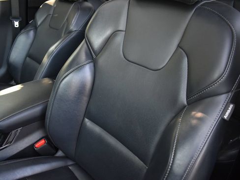 Used 2025 Kia Telluride S FWD image 9