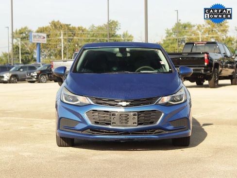 Used 2018 Chevrolet Cruze LT w/ Convenience Package FWD image 2