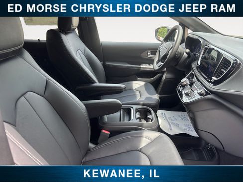New 2027 Chrysler Pacifica Select FWD image 15