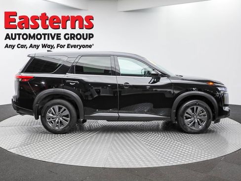 Used 2024 Nissan Pathfinder S image 4