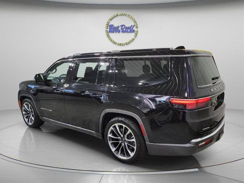 Used 2022 Jeep Wagoneer Series III w/ Premium Group I AWD/4WD image 4