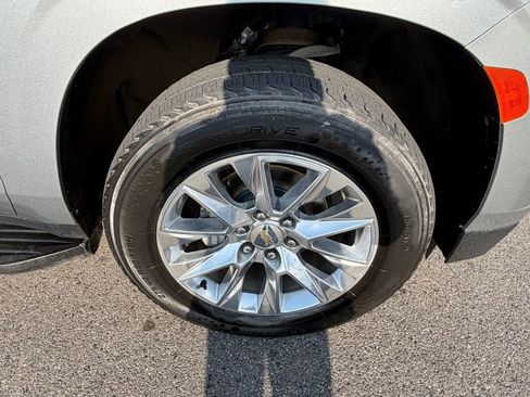 Used 2024 Chevrolet Suburban Premier image 15