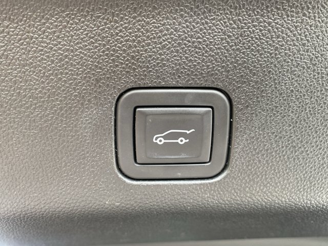 Used 2024 GMC Yukon Denali w/ Advanced Technology Package AWD/4WD image 5