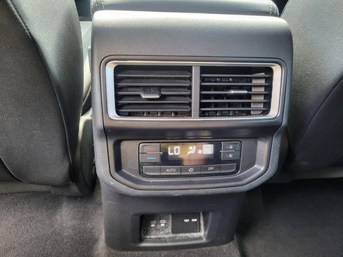 Used 2025 Volkswagen Atlas SE FWD image 17