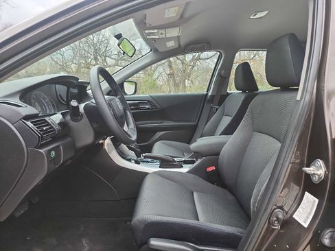 Used 2016 Honda Accord LX image 16