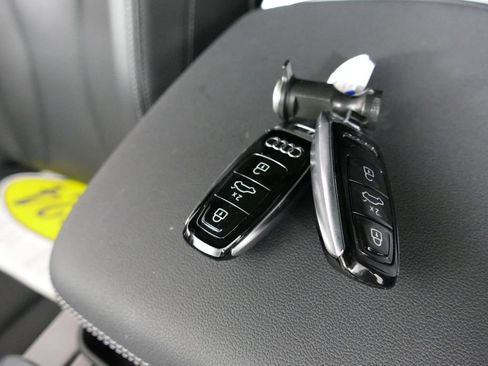 Used 2024 Audi Q8 Premium Plus AWD/4WD image 28