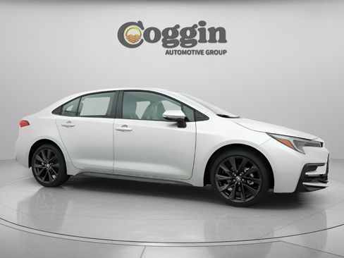 Used 2025 Toyota Corolla SE FWD image 24