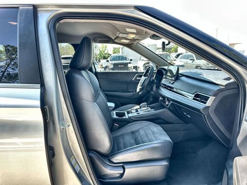 Used 2024 Mitsubishi Outlander SE Black Edition image 27