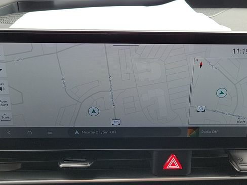 Used 2025 Kia Carnival FWD image 22