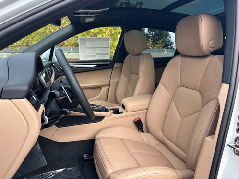 New 2026 Porsche Macan image 5
