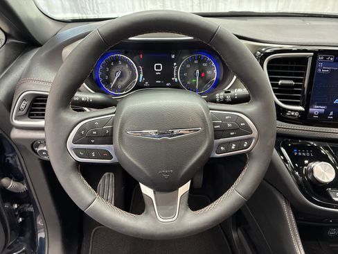 Certified 2025 Chrysler Pacifica Pinnacle w/ Trailer Tow Group AWD/4WD image 24