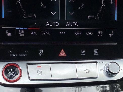 Used 2022 Audi SQ7 Prestige w/ Prestige Package AWD/4WD image 29