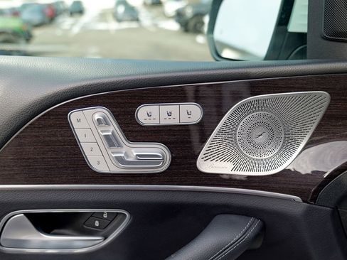 Used 2023 Mercedes-Benz GLS 450 4MATIC image 18