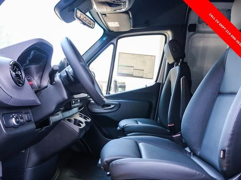 Used 2024 Mercedes-Benz Sprinter 2500 image 19