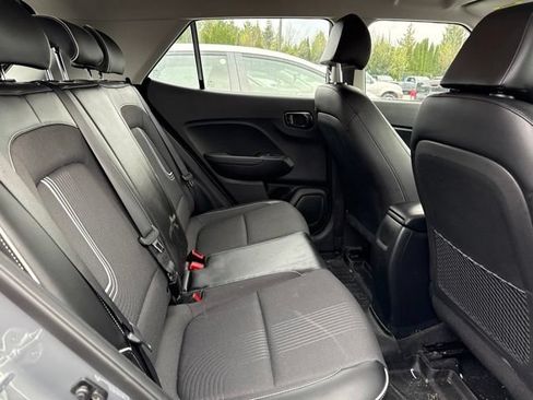 Used 2022 Hyundai Venue Limited FWD image 14