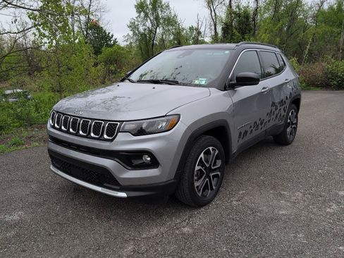 Used 2024 Jeep Compass Limited AWD/4WD image 3