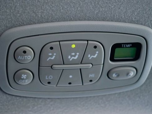Used 2007 Toyota Sienna XLE image 41