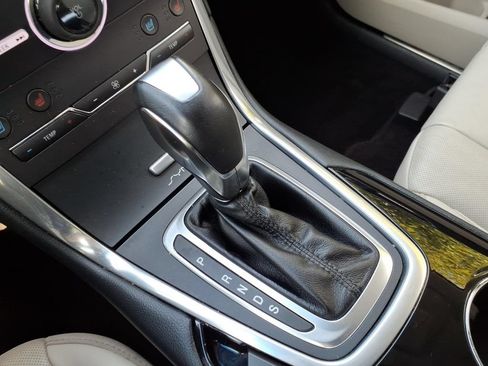 Used 2016 Ford Edge Titanium FWD image 28