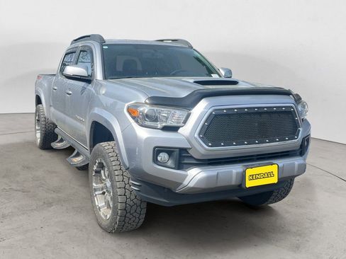 Used 2016 Toyota Tacoma TRD Sport image 2
