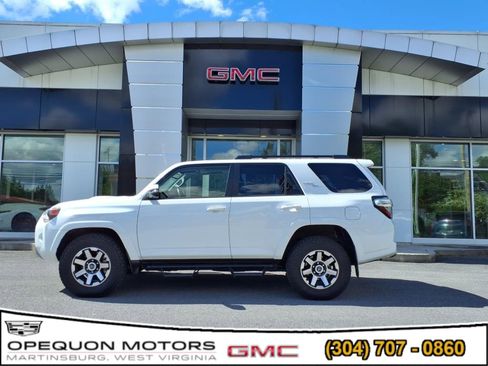 Used 2024 Toyota 4Runner TRD Off-Road Premium image 2