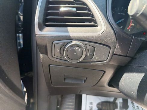 Used 2017 Ford Edge SE image 17