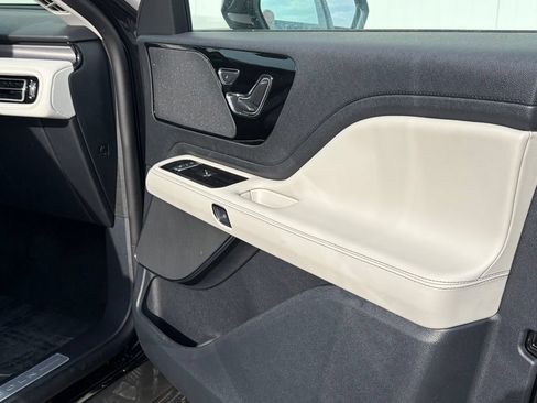 New 2026 Lincoln Aviator AWD image 19