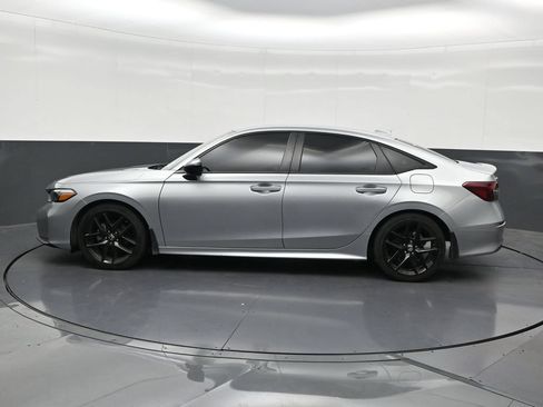 Used 2025 Honda Civic Sport image 2