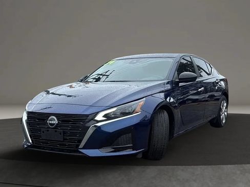 Used 2024 Nissan Altima 2.5 S FWD image 3