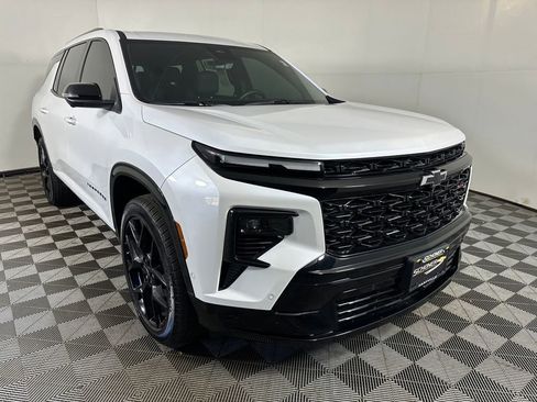 Used 2024 Chevrolet Traverse RS FWD image 7