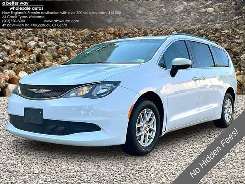 Used 2021 Chrysler Voyager Lxi FWD image 1