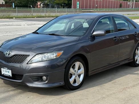 Used 2011 Toyota Camry SE w/ SE Extra-Value Pkg #1 FWD image 1