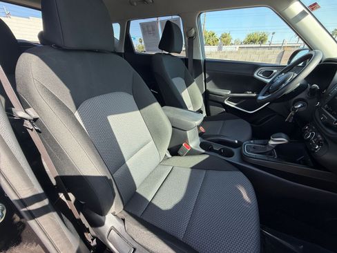 Used 2025 Kia Soul LX w/ LX Technology Package image 34