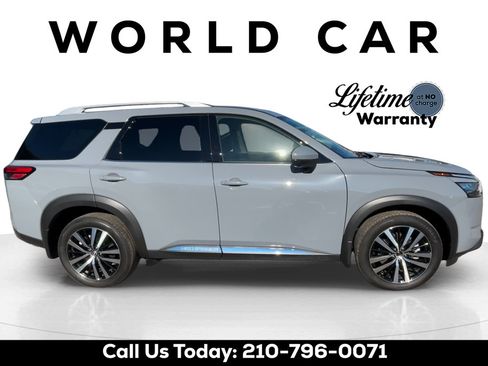 Used 2025 Nissan Pathfinder Platinum FWD image 5