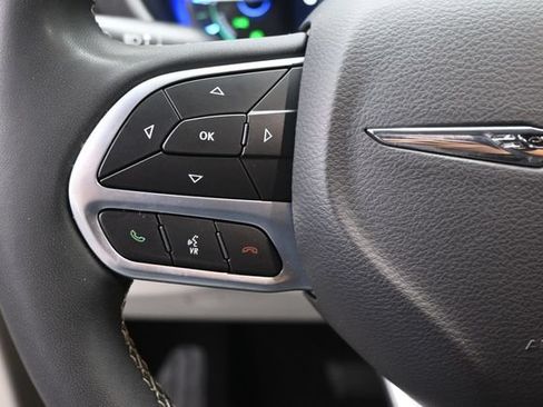 Used 2024 Chrysler Pacifica Limited FWD image 7