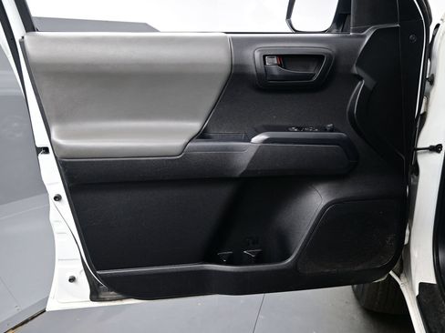 Used 2022 Toyota Tacoma SR AWD/4WD image 9