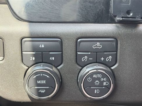 Used 2024 Chevrolet Silverado 2500 LT AWD/4WD image 23