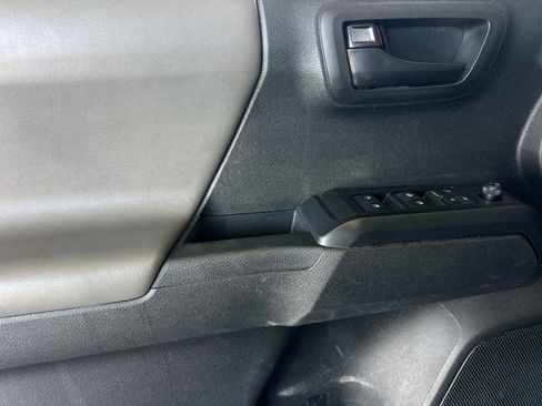 Used 2022 Toyota Tacoma SR image 10