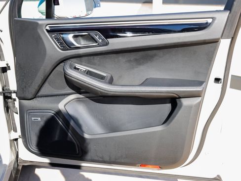 Certified 2022 Porsche Macan image 26