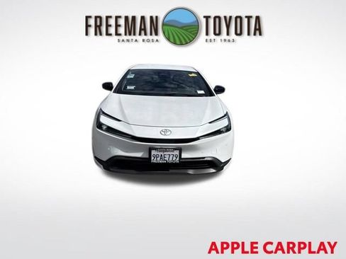 Used 2024 Toyota Prius LE FWD image 3