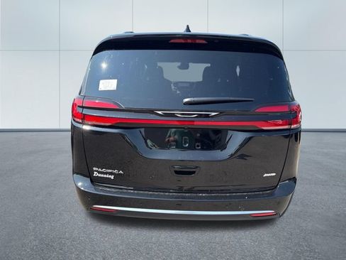 New 2027 Chrysler Pacifica Pinnacle AWD/4WD image 3