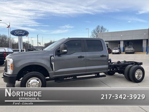 Used 2023 Ford F350 XL image 1