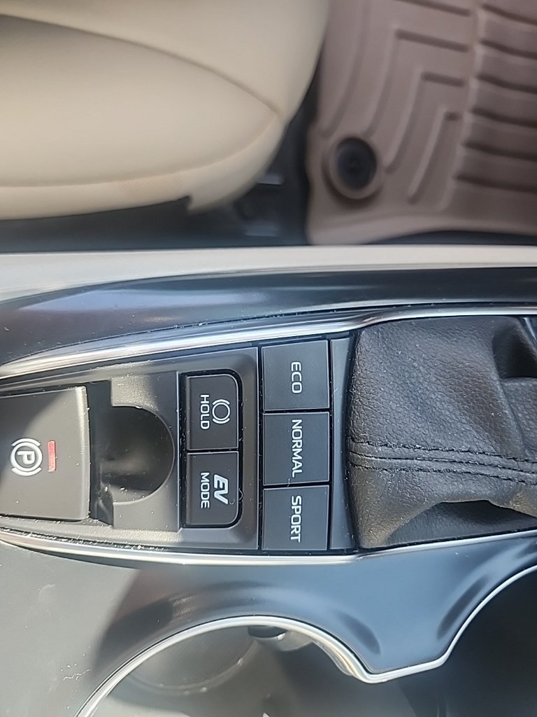 Used 2020 Toyota Camry XLE FWD image 8