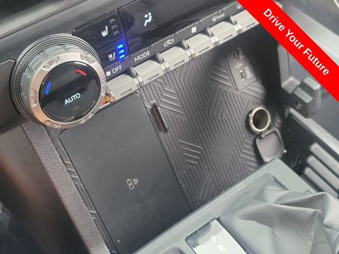 Used 2024 Toyota Tacoma TRD Sport w/ TRD Sport Premium Package AWD/4WD image 12