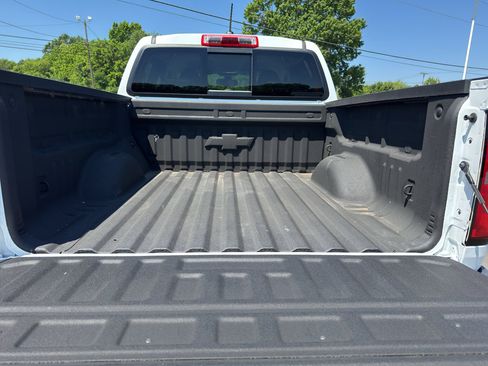 Used 2022 Chevrolet Colorado Z71 AWD/4WD image 8