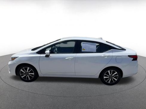 Used 2025 Nissan Versa SV FWD image 9