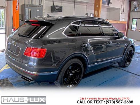 Used 2017 Bentley Bentayga AWD/4WD image 4